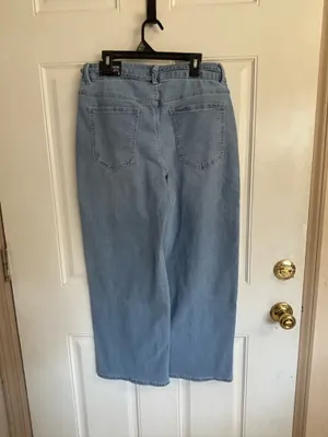NWT Size 8 D Jeans high rise light-wash wide-leg ankle denim Jeans. thumbnail 2