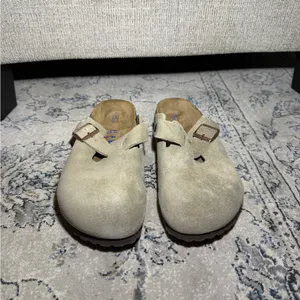 Birkenstock Boston Clogs in Taupe thumbnail 4