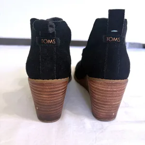 TOMS Kallie Black Suede Side‎ Cutout Wedge Ankle Booties Womens 9.5 thumbnail 10