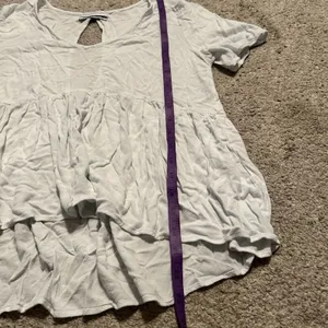 Urban Outfitters White Peplum V-Neck Open Back Keyhole Top‎ women Size Medium thumbnail 3