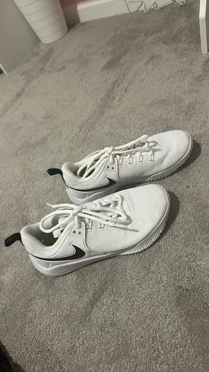 Women’s Nike Volleyball Shoes thumbnail 3