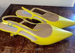 Steve Madden Bright Yellow Patent Pointed Slingback Pumps - Size 10M thumbnail 1
