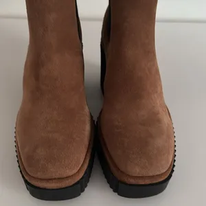 Gianni Bini Tan and Black Ankle Boots with Platform Sole NWOT thumbnail 4