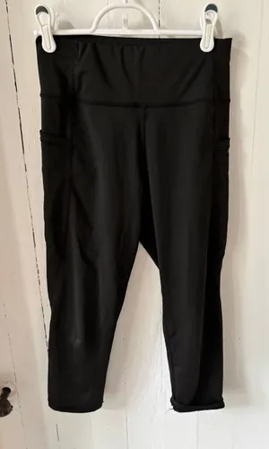 Shein Cropped Leggings size small nwot thumbnail 1