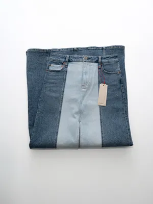 Alice + Olivia Jeans - Georgia Two-Tone Denim Maxi Skirt thumbnail 7