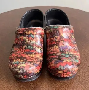 Dansko 37 Professional Clogs Shoes Cute Chunky Knit Yarn Pattern Nursing‎ 6.5 thumbnail 1