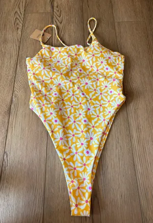 One Piece Bathing Suit Size M thumbnail 2