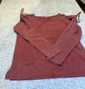 Poof Womens Long Sleeve Tie Shoulder Washed Red Casual Top‎ medium NWT thumbnail 1