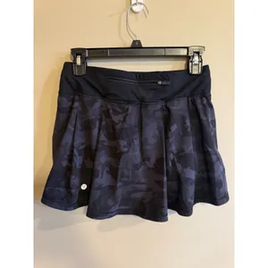 Lululemon Camo Athletic Skirt Shorts Tennis Golf Running‎ Workout Women's thumbnail 2