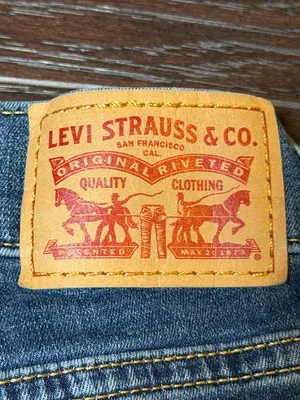 Levi’s 311 Shaping Skinny Jeans Size 24 Medium Wash Stretch Denim thumbnail 5