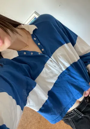 Cropped Long Sleeve thumbnail 3