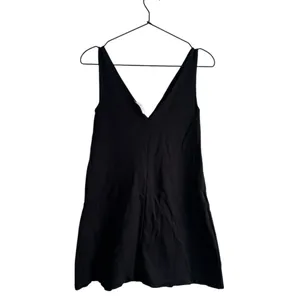 Everlane The‎ Deep V-Neck A-Line Mini 00 Black Dress thumbnail 4