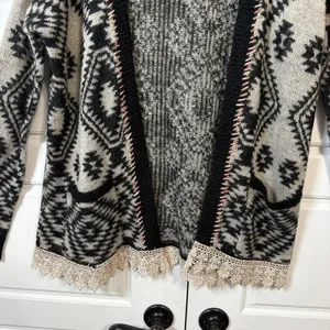 GIG by BKE Cardigan Women M Black Gray Aztec Lace Trim Open Front Wool Blend thumbnail 6