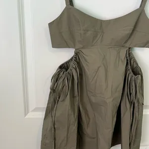 L'ACADEMIE‎ Edita Dress in Olive size Small thumbnail 4
