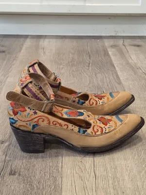 Old Gringo Deborah Rico Bone Leather Floral Embroidered Heels Size 9.5 thumbnail 5