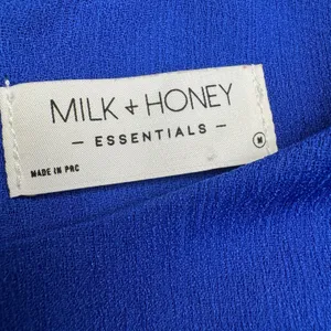 MILK + HONEY ESSENTIALS Royal Blue Flutter Sleeve Top Women's Size M‎ thumbnail 4
