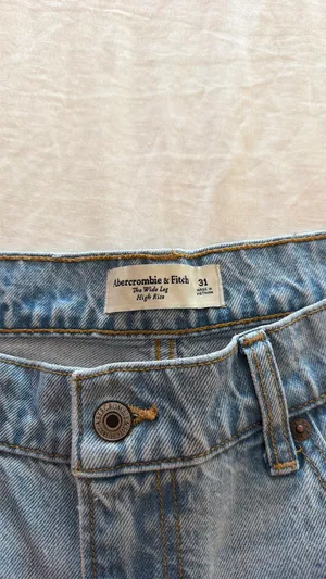 Abercrombie High-Rise Wide-Leg Jeans thumbnail 3