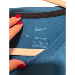 Nike Blue Dri-Fit XL Short Sleeve T-Shirt thumbnail 4