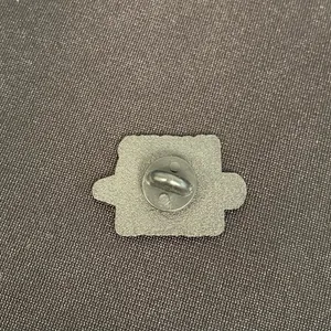 Enamel pin/magnet puts the focus where it helps the most 3FER thumbnail 3