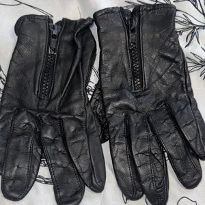 Black Leather Women's Gloves thumbnail 3