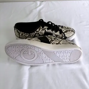 Guess Los Angeles Snake Print Sneakers Women's Size 9‎ Y2K Streetwear Luxe Chic thumbnail 13