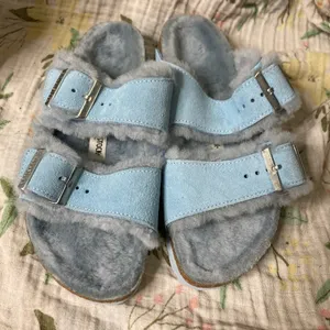 Birkenstock Arizona Shearling Light Blue Sandals Women’s Size 6/6.5 thumbnail 2