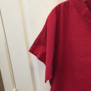 FINAL MARKDOWN Scrubswear Scrub Top (L) Red Size L thumbnail 3