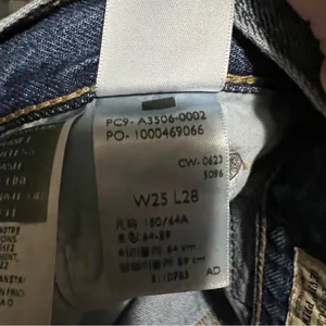 Levi’s Premium‎ 80’s Mom Jean High Rise Denim Jeans thumbnail 15