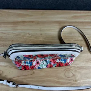 Kelly & Katie Floral Crossbody Bag White Red Blue Faux Leather Small Purse thumbnail 7