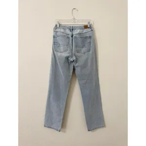 American Eagle 90s Straight Jean Light Wash High Rise Relaxed Denim Women's 4 thumbnail 3