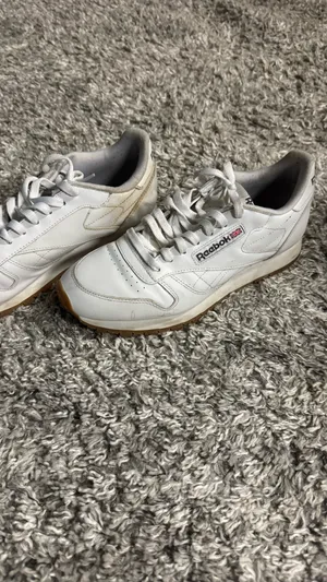 White Reebok Sneakers thumbnail 3