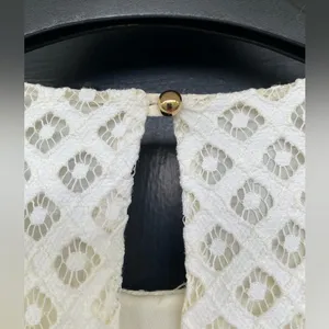 Banana Republic Eyelet sleeveless Blouse thumbnail 6
