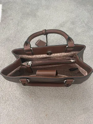 Guess bag. Great condition.  thumbnail 2
