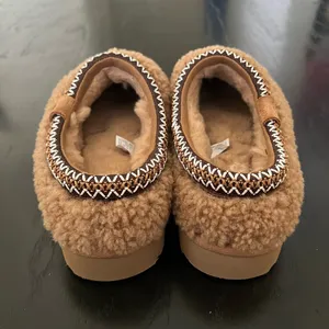 New UGG Tasman Maxi Curly Slipper Chestnut thumbnail 7