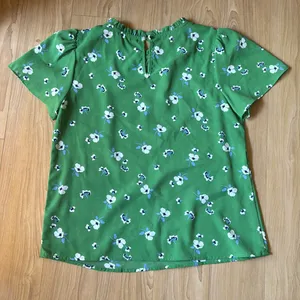 Green Floral Short Sleeve Blouse Size M thumbnail 2