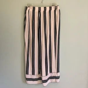 Black and white outfit from EXPRESS thumbnail 4
