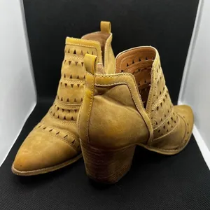 Mi‎ iM Boots Pre-owned, Lazer cut, leather uppers, boho vibe booties 7.5 thumbnail 4