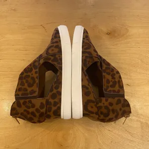 Natural Reflections Leopard Print Slip On‎ Wedge Sneakers Women Size 7.5M thumbnail 4