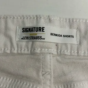 Levi Strauss Signature Gold White Bermuda Shorts Size 14 Stretch thumbnail 3