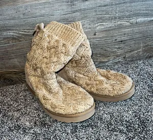UGG thumbnail 1