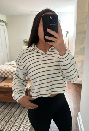 Vestique Cropped Sweater thumbnail 2