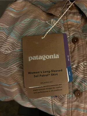 Women’s NWT Patagonia Tan & Light Blue Wave-Pattern Button-Down Shirt thumbnail 2