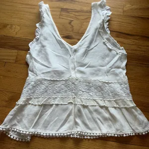 White tank top blouse Size M thumbnail 2