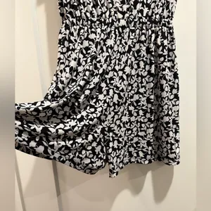 Banana Republic‎ Monochrome Floral romper Size S thumbnail 4