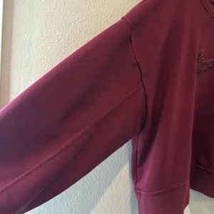 Nike Women's Maroon Logo Cropped Crewneck Sweatshirt Size Large thumbnail 5