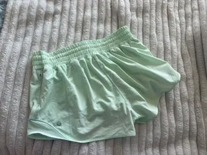 Lululemon 2.5" Hotty Hot Shorts High-Rise thumbnail 2
