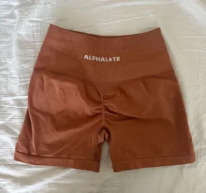 Alphalete Amplify Shorts 4.5" thumbnail 2