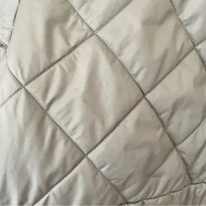 The North Face Monarch Quilted Puffer Jacket in Grey Women’s Medium thumbnail 9