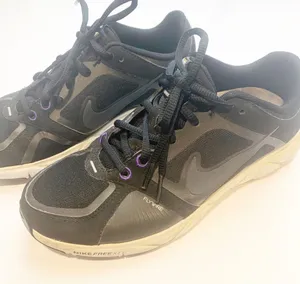 Nike Women’s 7.5 Black Free Quickfit Low‎ Top Running Shoe Sneaker thumbnail 1