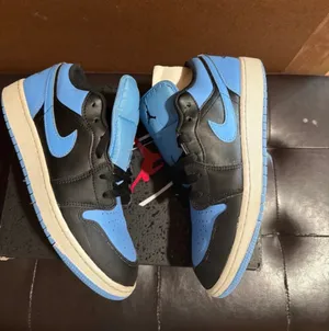 Air Jordan 1 low GS black/ university blue 7 Youth thumbnail 4
